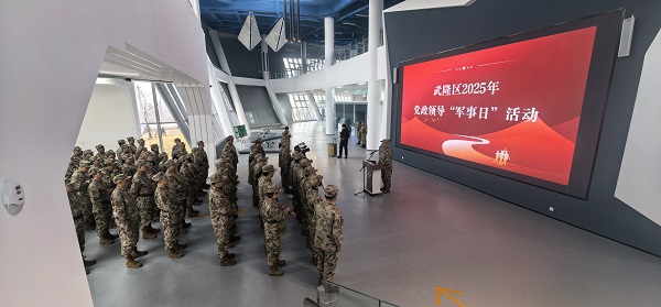 12.17我区开展2025年党政领导“军事日”活动(代君君).jpg