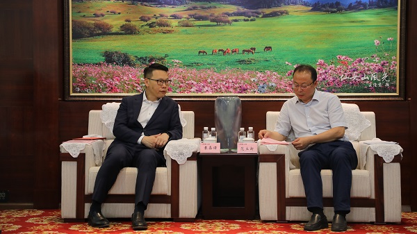 6.16(范立新)会见香港特区政府驻成都经贸办袁嘉诺一行(张再行).jpg