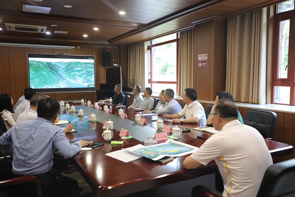 5.12(范立新)实地调研畜禽养殖企业和有机肥厂.jpg