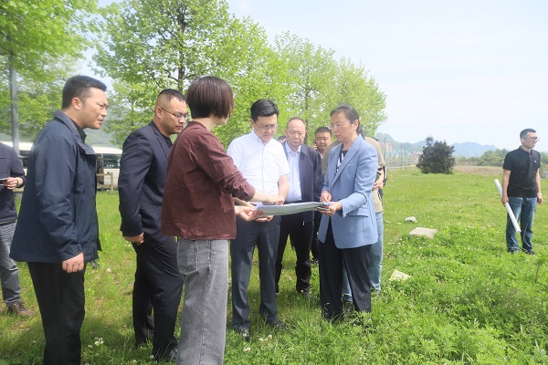 5.11(魏兴贵)调研度假区土地资源利用工作并召开座谈会(陈娜霖).jpg