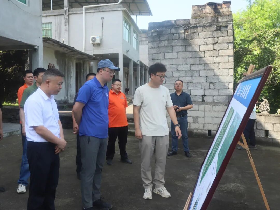 范立新深入一线调研高标准农田建设饮水安全及地灾防治工作.jpg