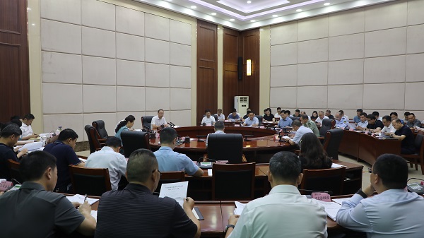 6.18(范立新、魏兴贵、卢鹏飞)十五届区委常委会第200次会议召开(张再行).jpg